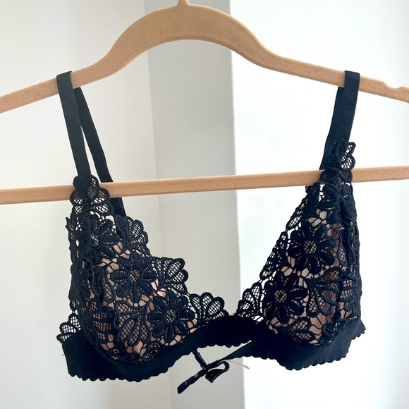 Signature8 Bralette - Picture 1 of 3